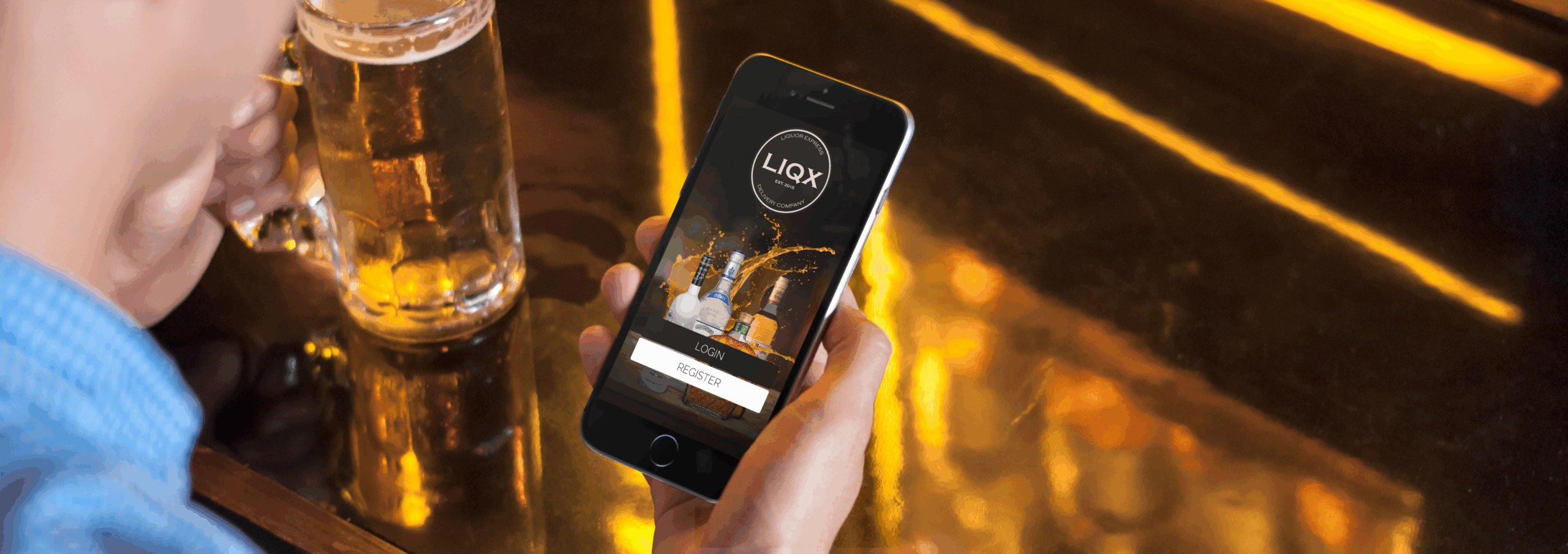 mockup-of-a-man-at-a-bar-using-an-iphone-6-and-having-a-beer